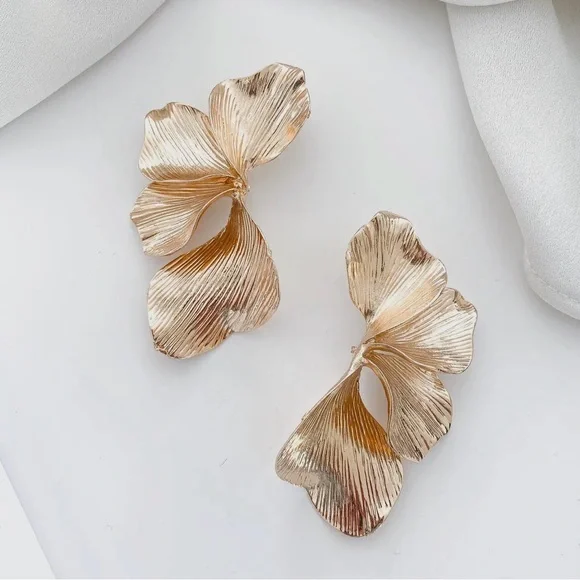 Designer Gold Statement Flower Earrings UK Designer Brand New/Never Worn or Used - Picture 6 of 7
